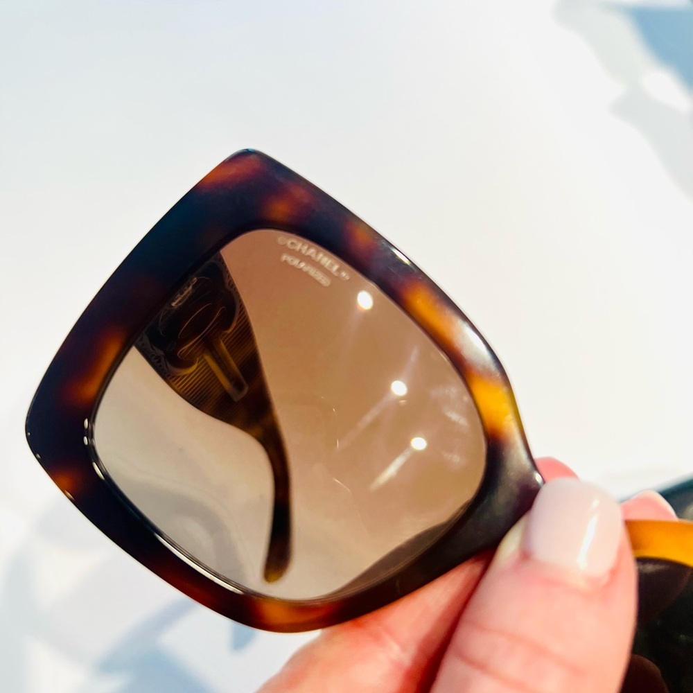 CHANEL Brown Tortoise Sunglasses - Picture 8 of 13